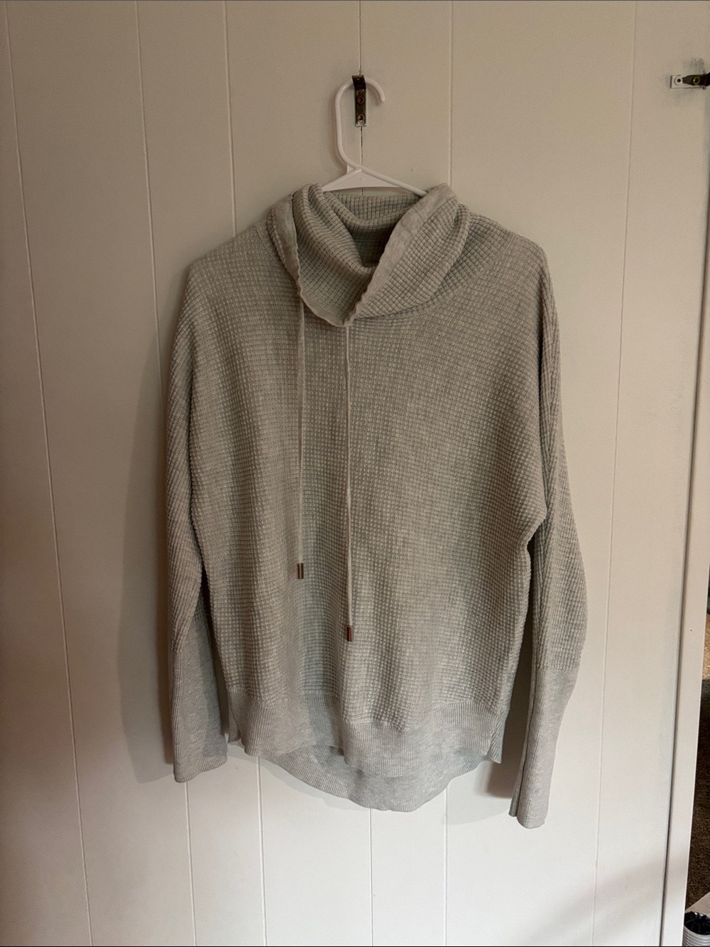 Women’s Light Gray Waffle Knit Pullover Hoodie Sweater